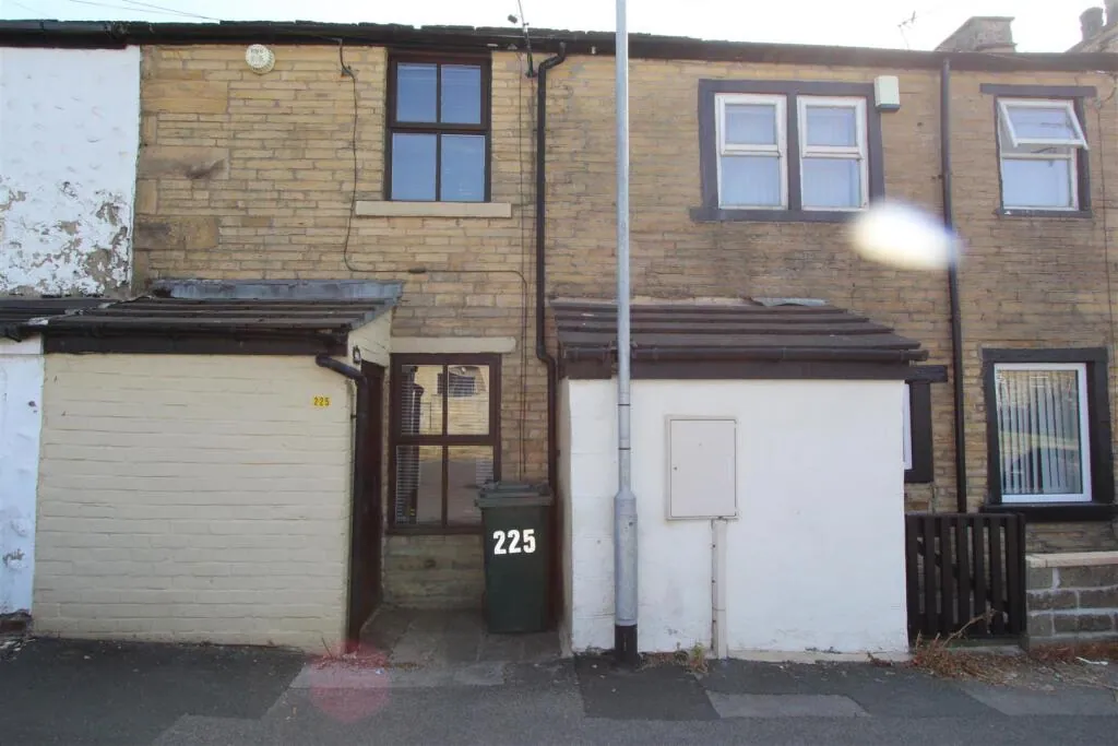 Stone cottage with a cosy lounge near Bradford